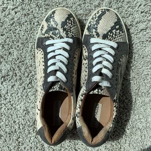 Steve Madden Size 10 Snakeskin Sneaker